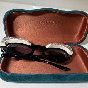 GUCCI Sunglasses / Cat EYE / rhinestone / NEW !